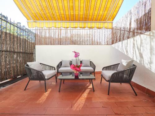 BarcelonaForRent The Living Apartment