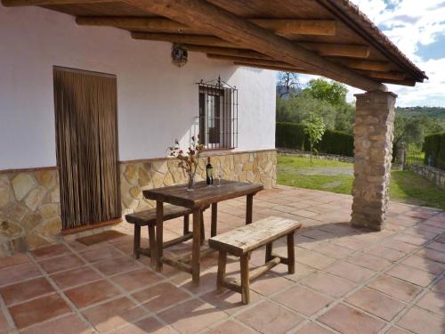 Pretty Cottage in Villanueva de la Concepcion with Pool